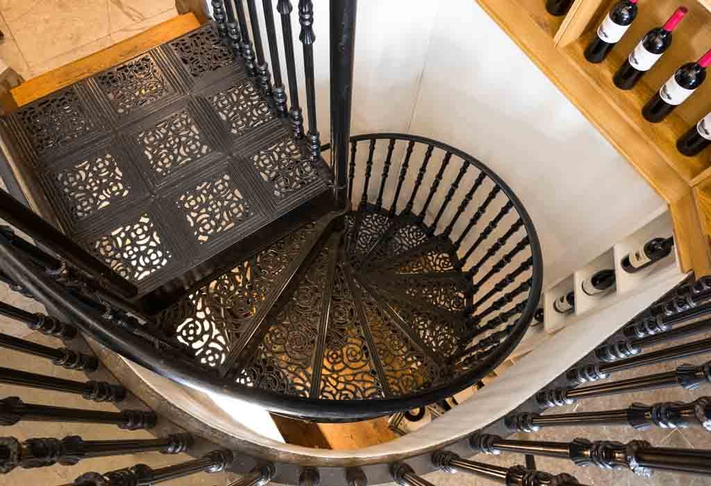 winebar staircase