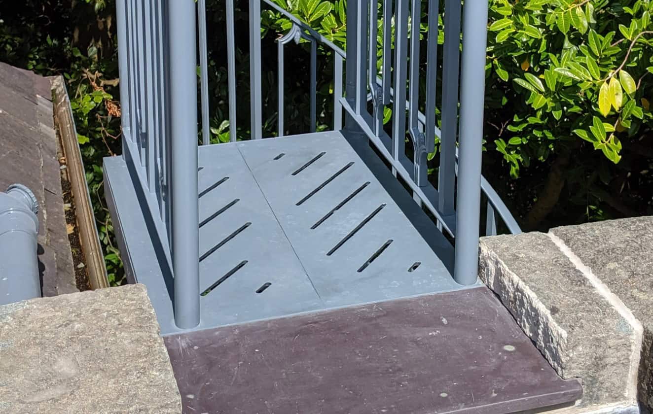 Modern Art Deco Landing Plate